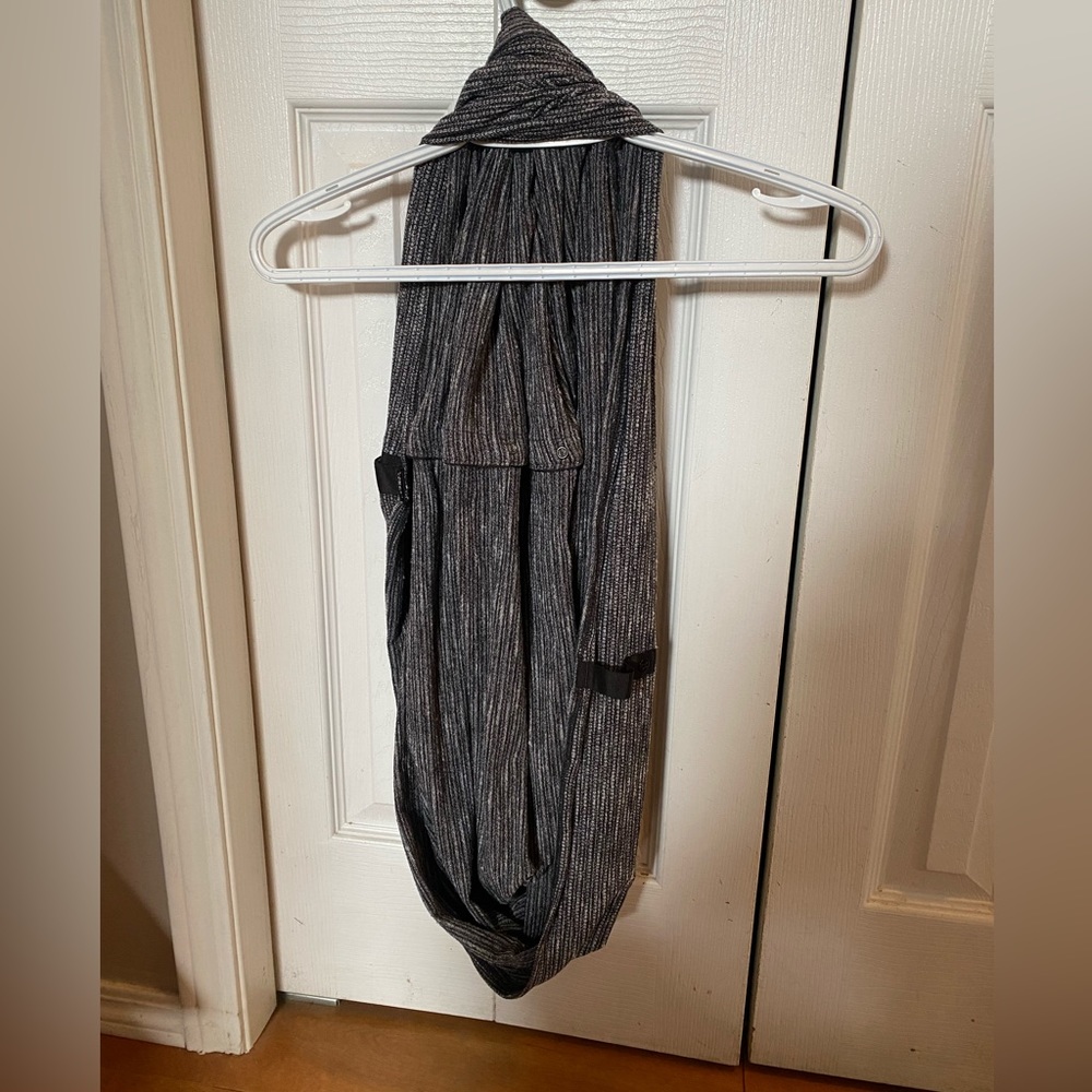 Lululemon infinity scarf